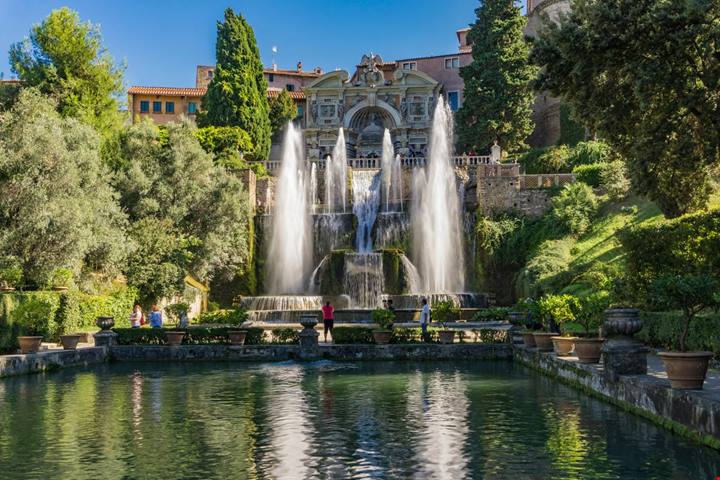 Non serve volare in Giappone per vedere le fioriture: 7 incredibili giardini in Italia dove fare un viaggio nei colori