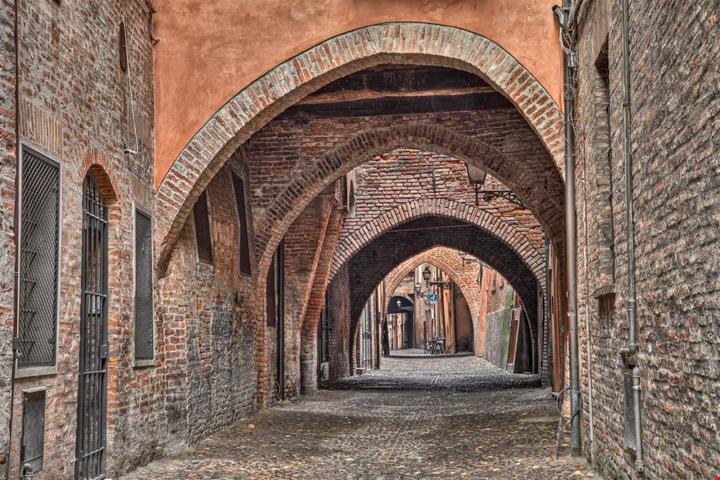 ferrara_via_volte_672083176