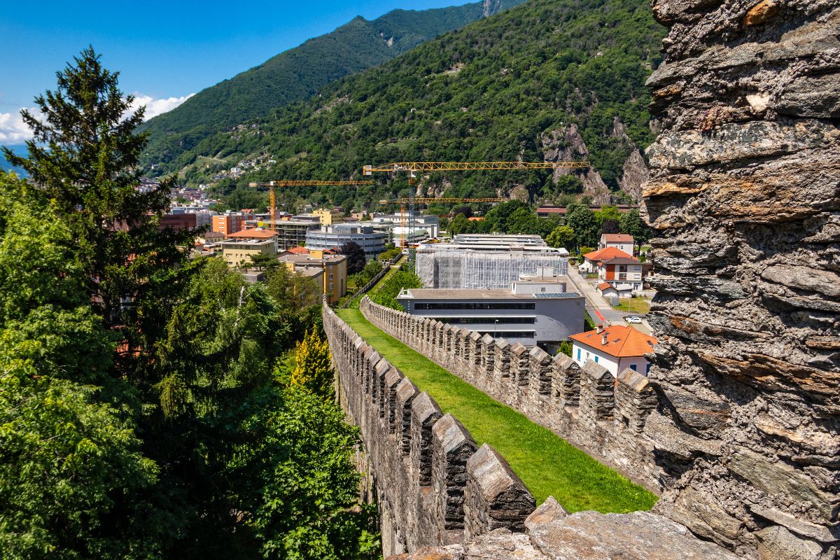 Da invalicabile fortezza militare a oasi di relax: scopri il simbolo di questa città incantata nel cuore delle Alpi