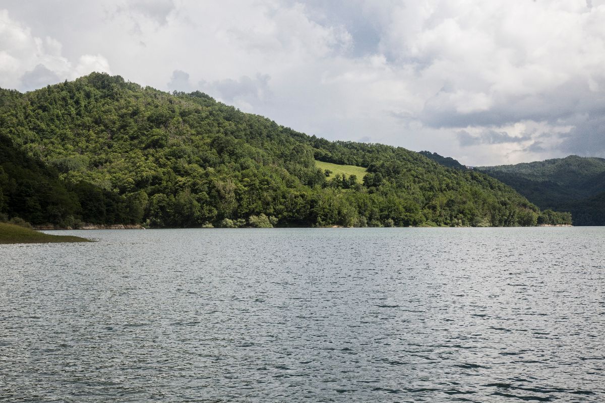 86 anni e non sentirli: il lago più giovane d'Italia è un vero paradiso per gli sportivi della domenica