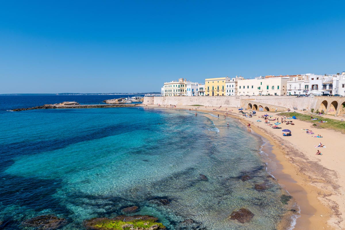 Sembrano i Caraibi ma sono nel cuore della Puglia: 3 mete di mare segrete per un 25 aprile al caldo