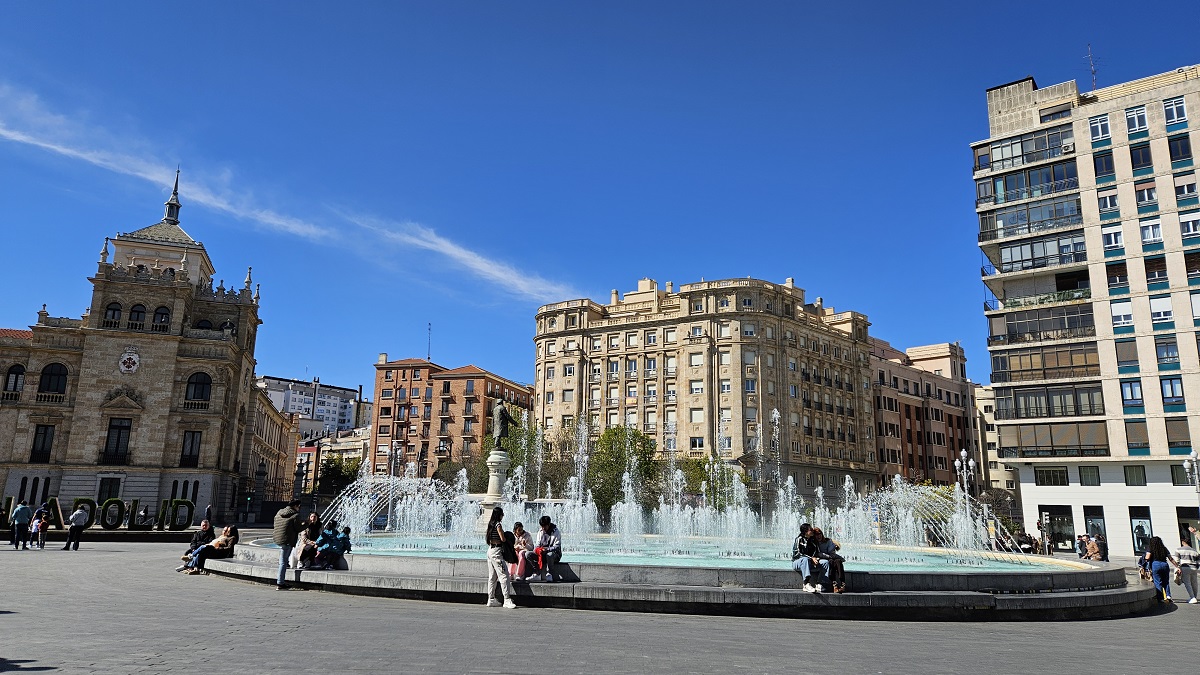 Immersa nella Castiglia profonda, una città interpreta e custodisce forme antiche tra fede e laicità