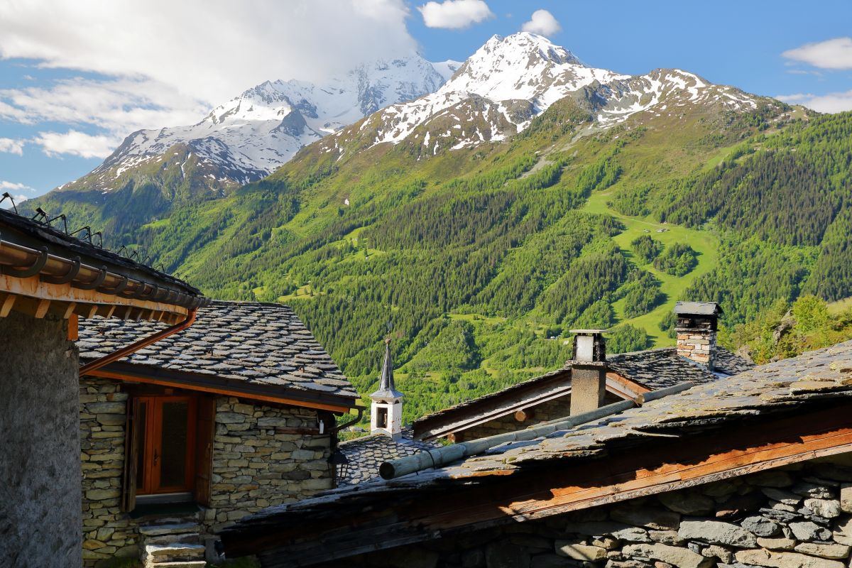 1000 metri per 4 castelli: ce ne sono più di quanti immagini in questo paesino della Valle d'Aosta
