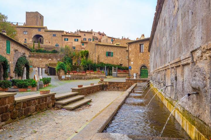 È considerata la perla della Tuscia: nell'Alto Lazio per scoprire una città con millenni di storia