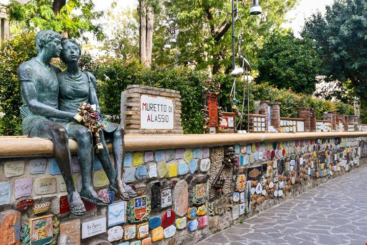 Anche Hemingway si è innamorato di lei: è la città dei baci che nasconde un tesoro da 1000 firme