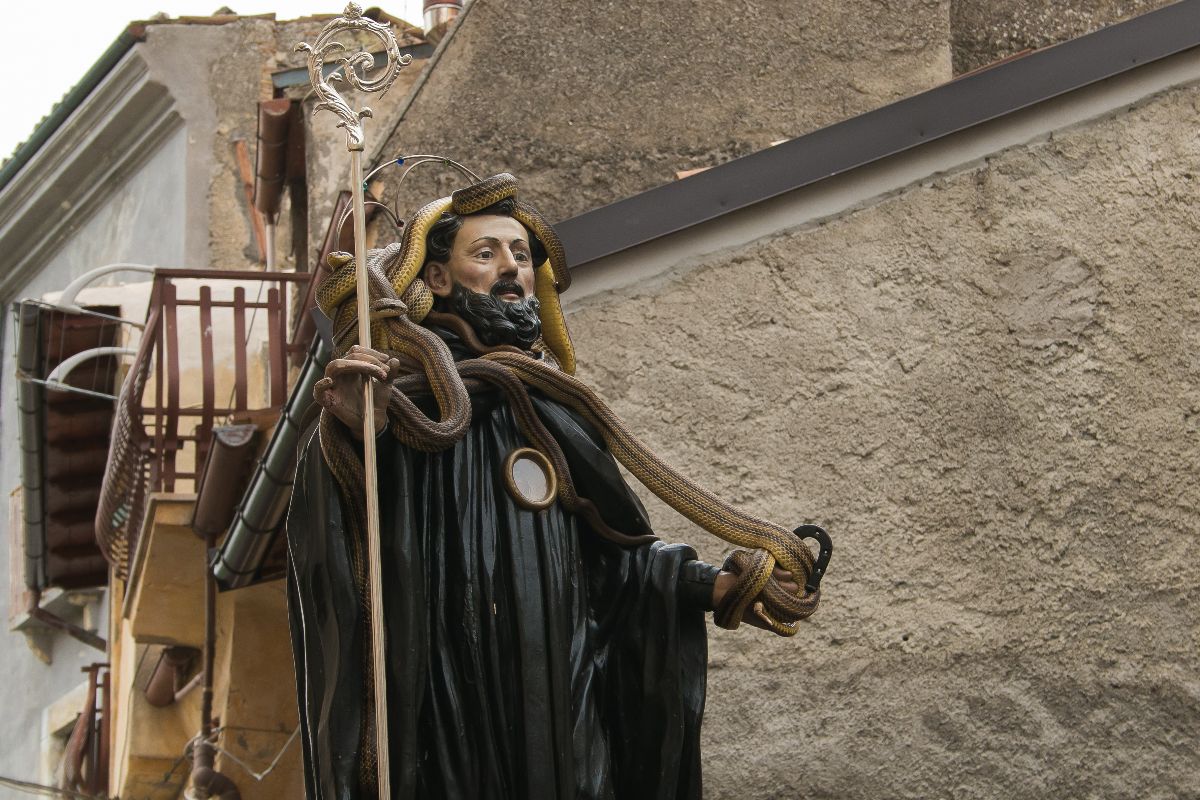 Centinaia di serpenti in processione: il 1° maggio in Abruzzo c'è la processione più incredibile del nostro Paese