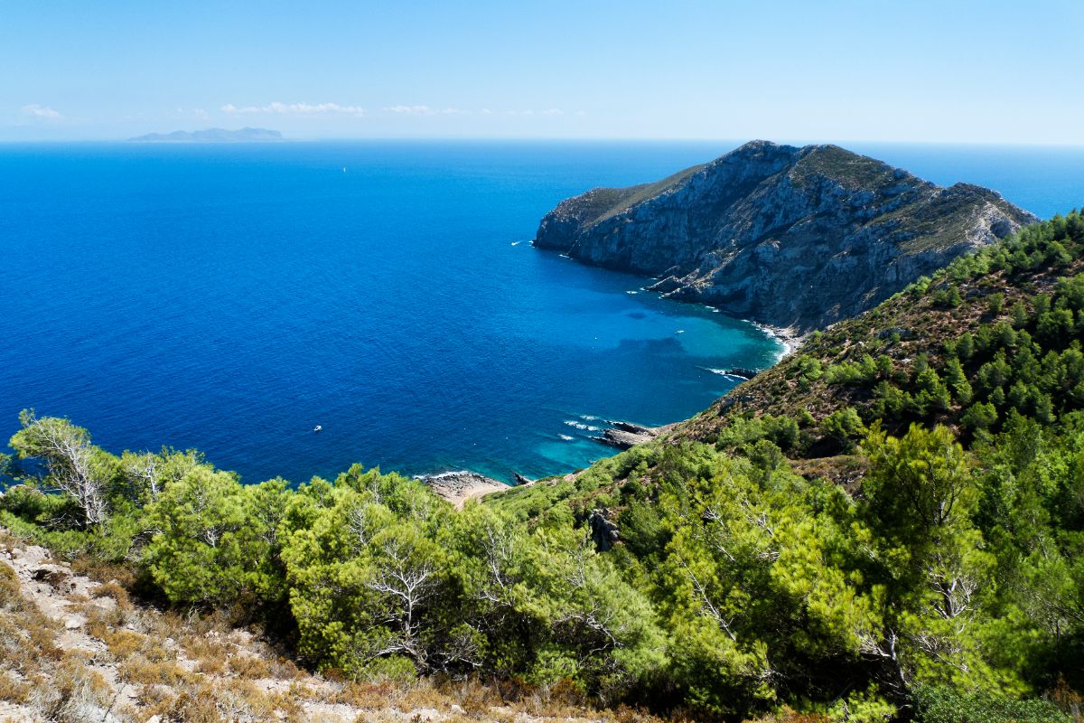 Le isole del silenzio e il benessere termale: è il piccolo arcipelago italiano dove prenotare la tua estate 2026