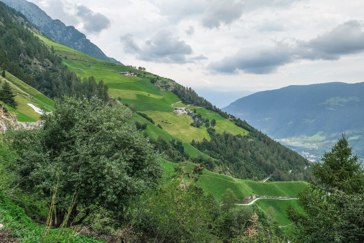 Sembra la Scandinavia ma siamo nel cuore dell'Alto Adige: un trekking da sogno tra i 10 laghi che in pochi conoscono