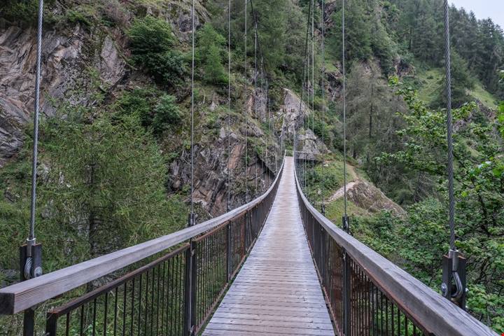 Sembra la Scandinavia ma siamo nel cuore dell'Alto Adige: un trekking da sogno tra i 10 laghi che in pochi conoscono