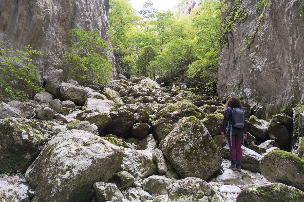 Sembra l'Arizona ma siamo nel cuore dell'Abruzzo: il canyon mozzafiato con pareti alte 200 metri