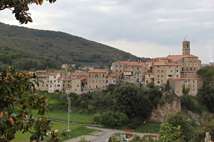 La Toscana che non ti aspetti è racchiusa nel borgo circondato dalla Valle del Diavolo