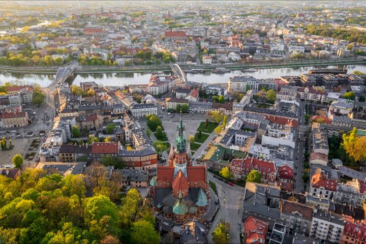 Il civico che ha cambiato il destino del mondo: l'incredibile viaggio nel cuore della Polonia più profonda