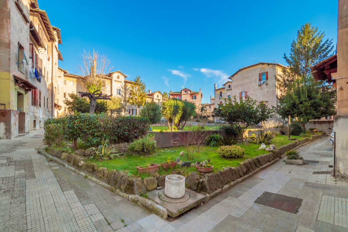 È il quartiere dei Cesaroni: il simbolo di una Roma popolare che oggi rivive attraverso la TV
