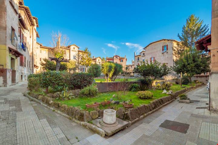 È il quartiere dei Cesaroni: il simbolo di una Roma popolare che oggi rivive attraverso la TV