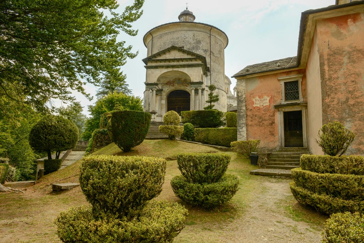 La Gerusalemme del Piemonte è la montagna sacra che emerge tra le vette delle Alpi