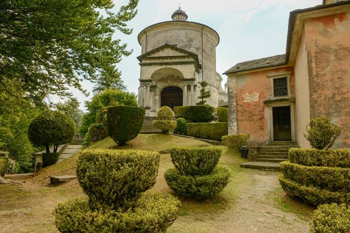 La Gerusalemme del Piemonte è la montagna sacra che emerge tra le vette delle Alpi
