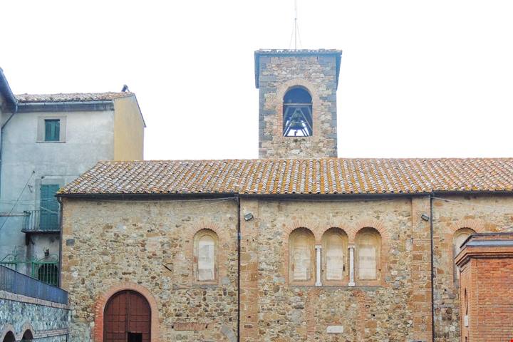 Cicli geologici, affreschi e i pugnaloni: tra Lazio e Umbria per scoprire il borgo più originale della primavera