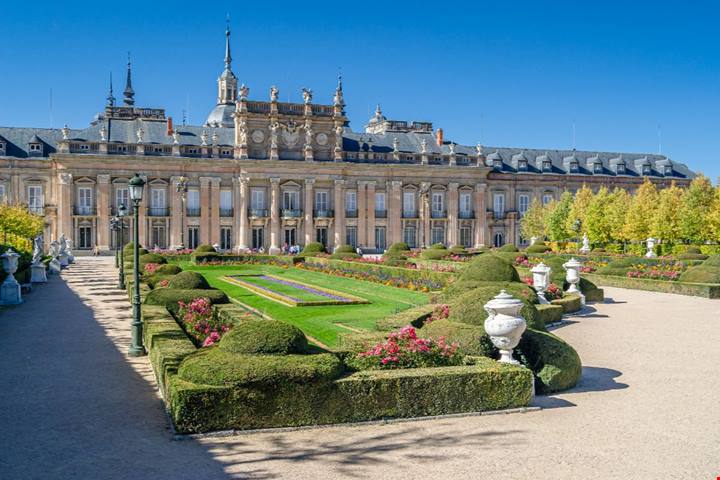Anche in Spagna c'è una reggia delle meraviglie: è chiamata la Piccola Versailles, ma qui tutto parla italiano