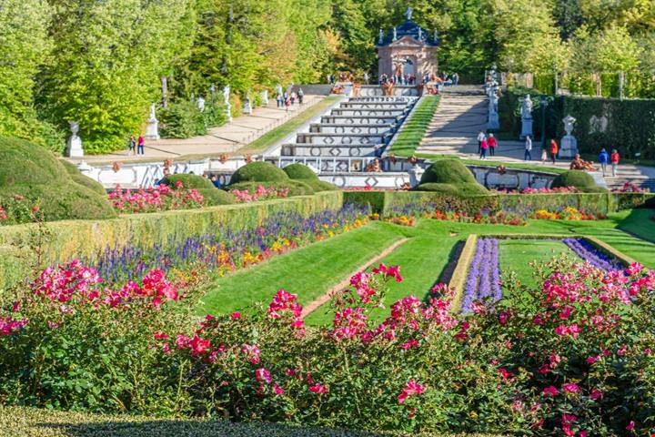 Anche in Spagna c'è una reggia delle meraviglie: è chiamata la Piccola Versailles, ma qui tutto parla italiano