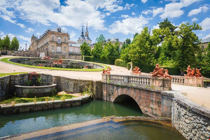 Anche in Spagna c'è una reggia delle meraviglie: è chiamata la Piccola Versailles, ma qui tutto parla italiano