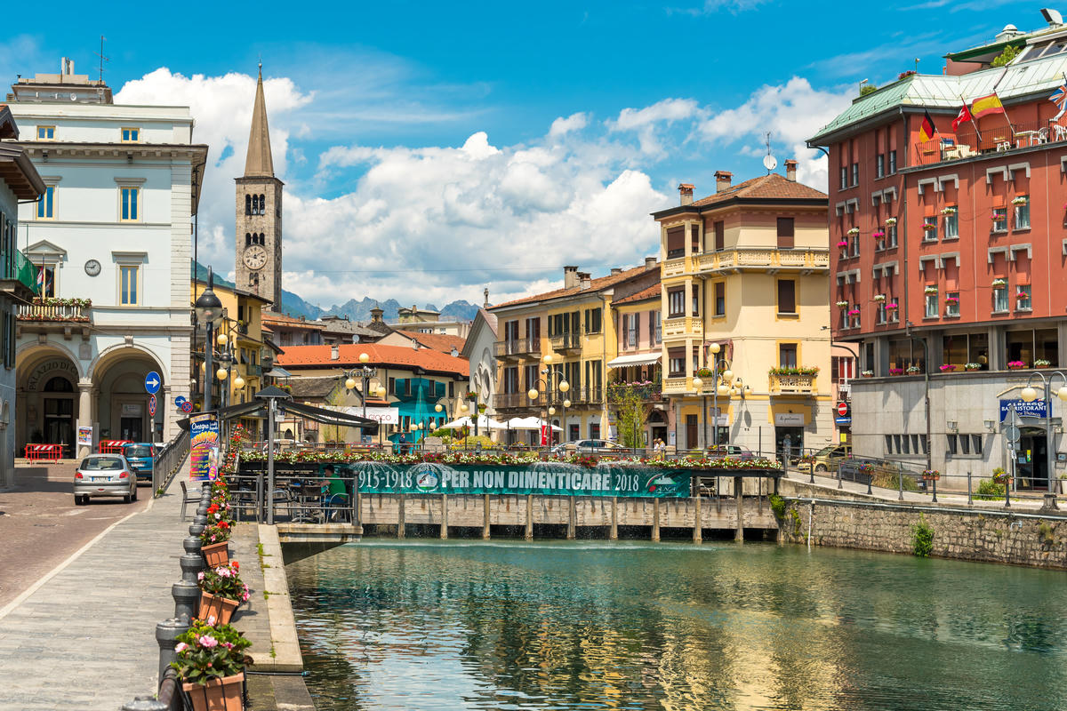 Non tutti conoscono questo borgo sul lago, ma a giugno è una meraviglia da non perdere