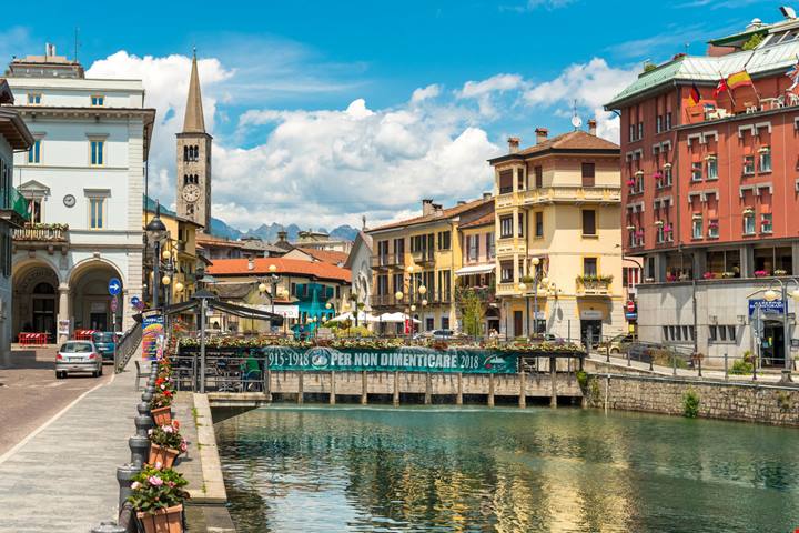 Non tutti conoscono questo borgo sul lago, ma a giugno è una meraviglia da non perdere