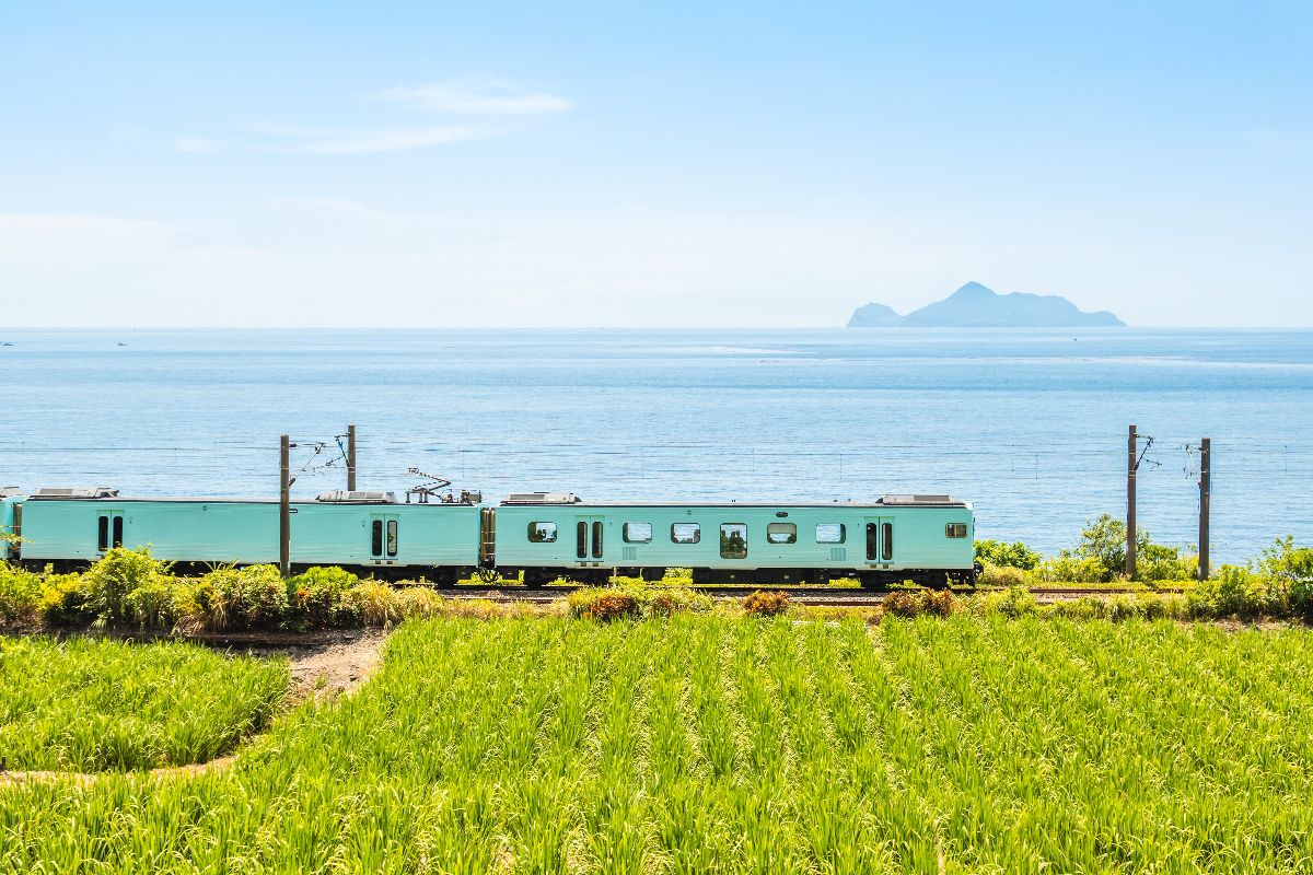 Estate 2026 senza auto: 5 mete italiane di mare da raggiungere (anche) in treno