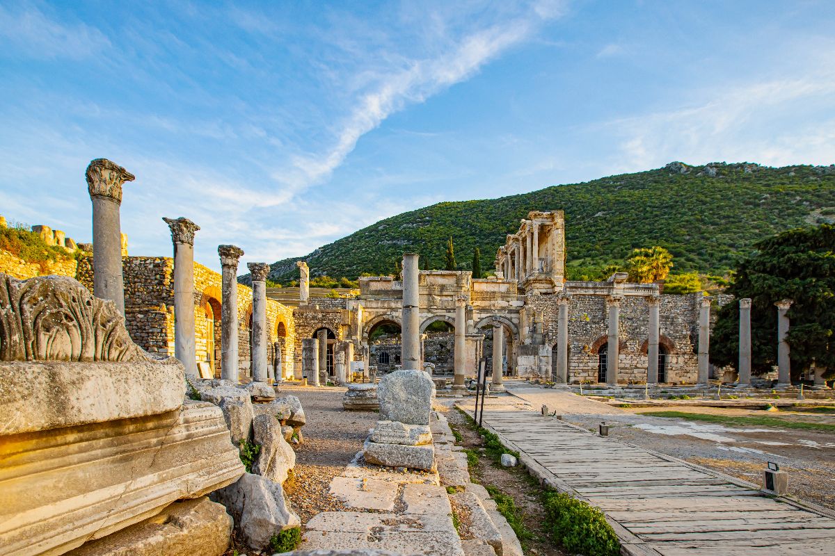 È la più antica biblioteca ancora esistente: da quasi 2000 anni qui la cultura è un vero monumento