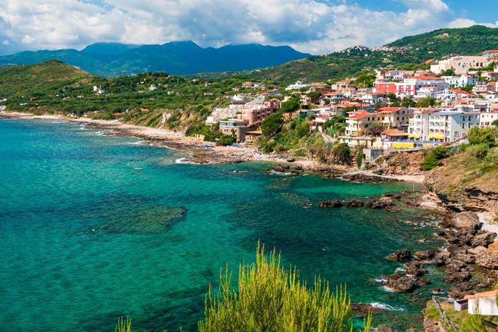 È la nuova porta d'ingresso alla Campania: dopo Napoli, tutti hanno scelto di far partire il loro viaggio da qui