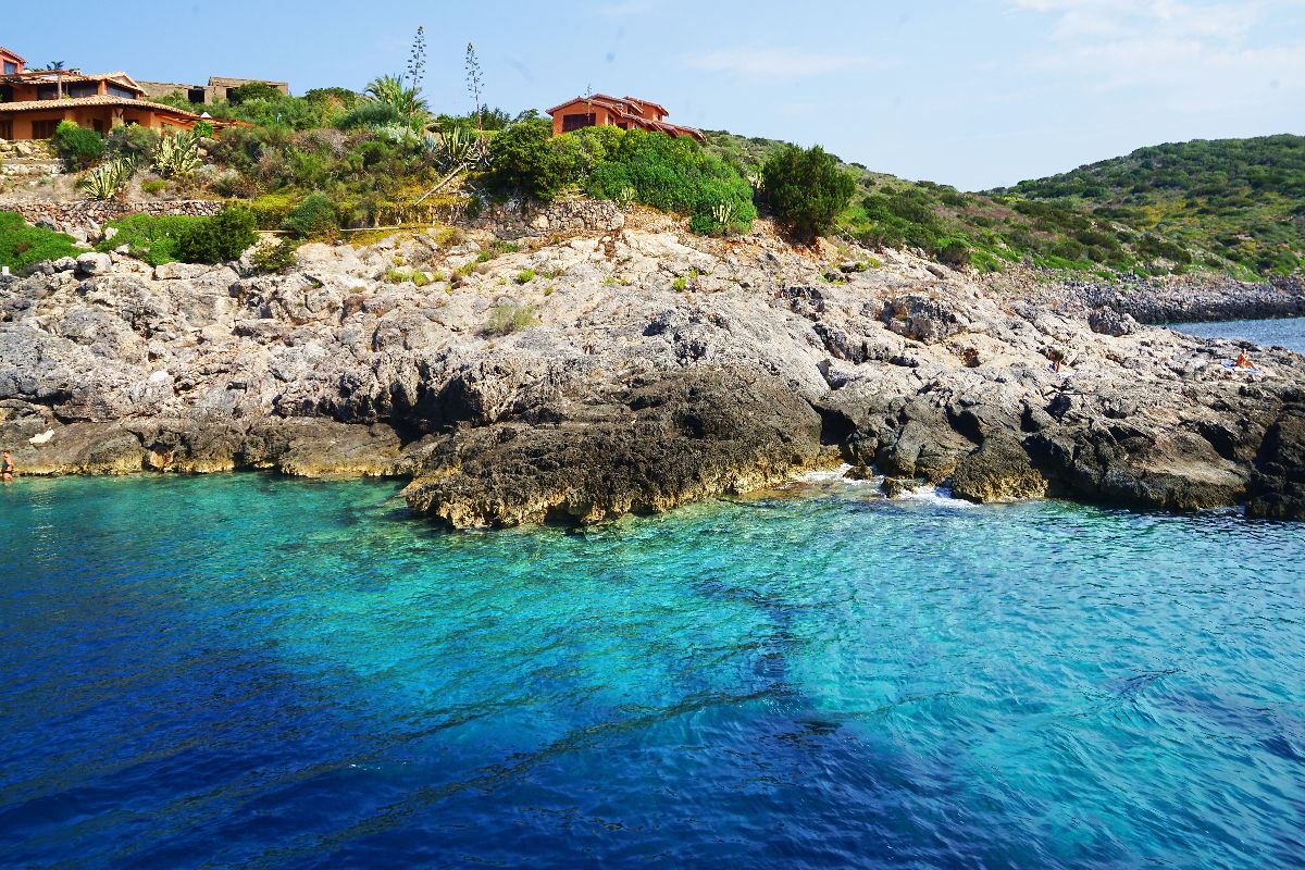 Su quest'isola c'è il punto più a sud di tutta la regione, eppure solo in pochissimi la scelgono per le loro vacanze
