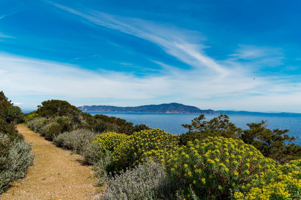 Su quest'isola c'è il punto più a sud di tutta la regione, eppure solo in pochissimi la scelgono per le loro vacanze