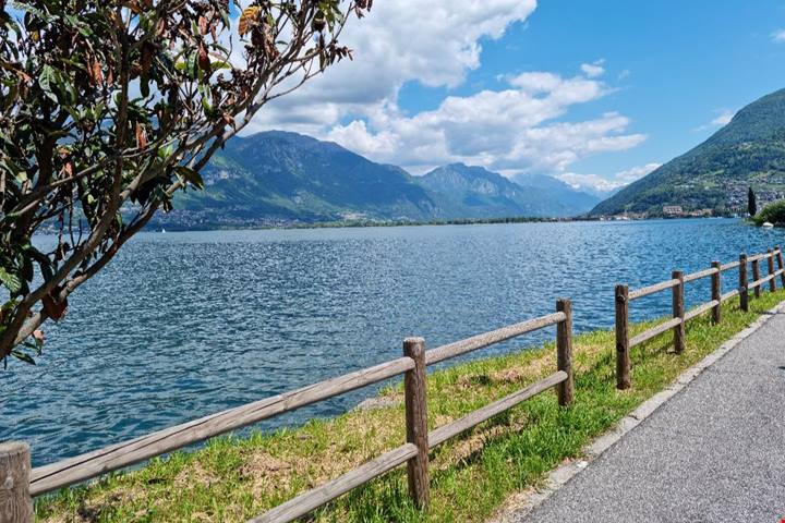 Il borgo affacciato sul lago che ti farà scoprire una Lombardia dai ritmi lenti e rilassanti