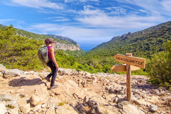 È lei la Sardegna dove andare in vacanza senza spendere una fortuna: 5 luoghi economici e bellissimi da vivere in estate