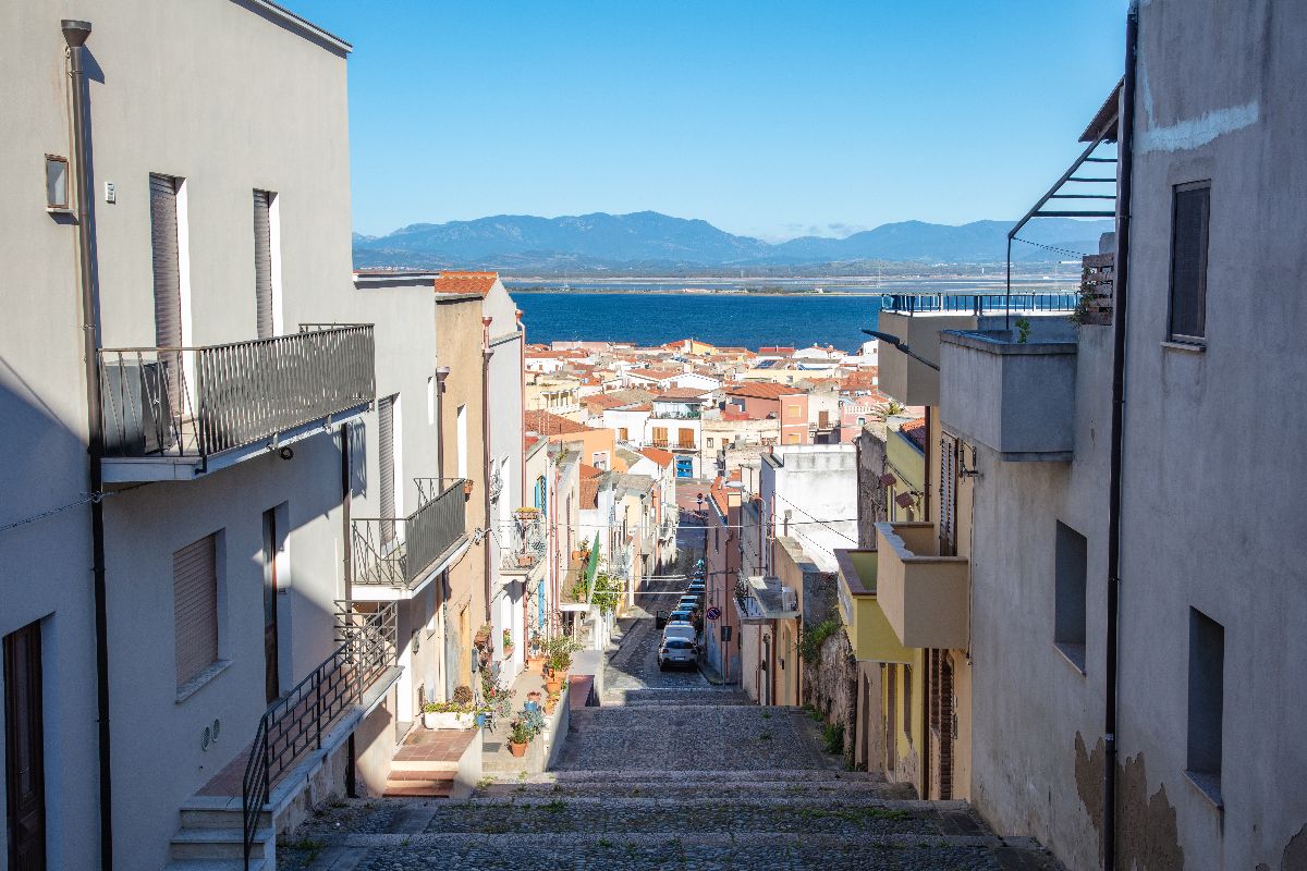È lei la Sardegna dove andare in vacanza senza spendere una fortuna: 5 luoghi economici e bellissimi da vivere in estate