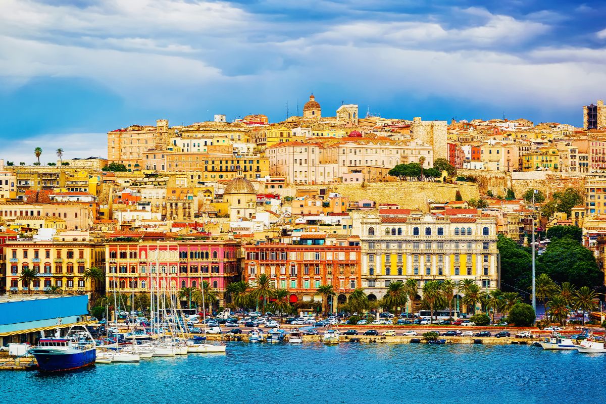 È lei la Sardegna dove andare in vacanza senza spendere una fortuna: 5 luoghi economici e bellissimi da vivere in estate