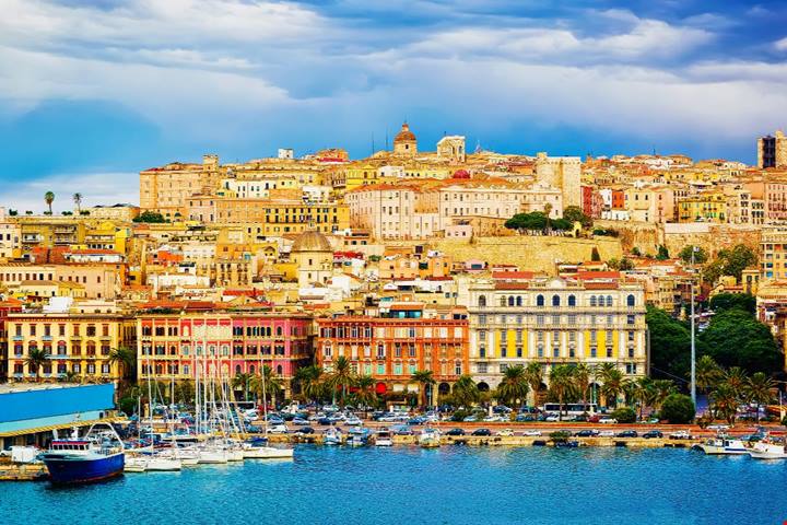 È lei la Sardegna dove andare in vacanza senza spendere una fortuna: 5 luoghi economici e bellissimi da vivere in estate