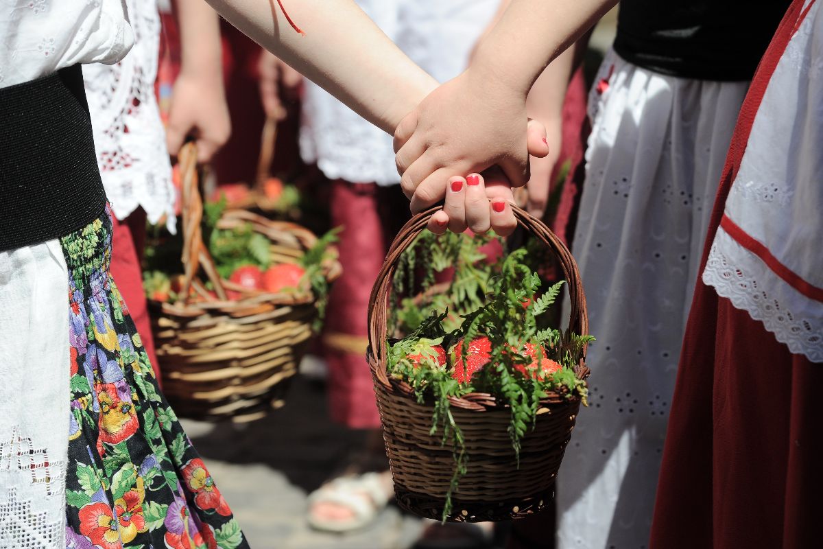 Nemi celebra la storica Sagra delle Fragole 2026: un’edizione dedicata alla Cucina Italiana Patrimonio dell’Umanità
