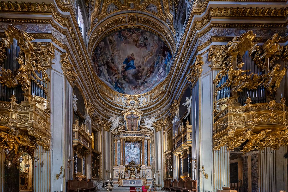 Tutti passano davanti a questa chiesa a Roma, ma quasi nessuno conosce il segreto custodito dietro l'altare