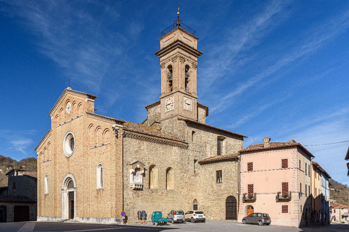Soli 1000 abitanti, ma l'antico borgo del mercato è una delle mete più amate delle Marche