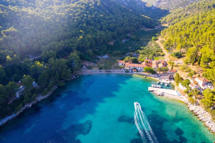 Economica e bellissima: quest'isola profumata di lavanda sta incantando l'Europa