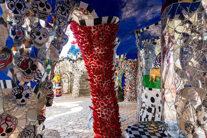 È la piccola Barcellona della Toscana: i colori di questo parco sembrano usciti dalla mente di Gaudì