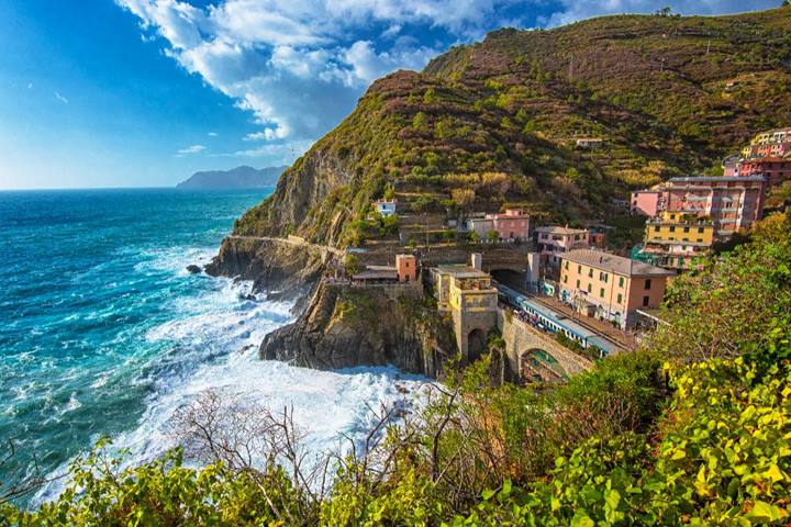 Ecco quanto costa viaggiare in treno nelle Cinque Terre per l'estate 2026: prezzi e orari