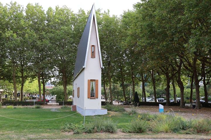 130 centimetri d'arte: in Francia c'è la casa più stretta al mondo