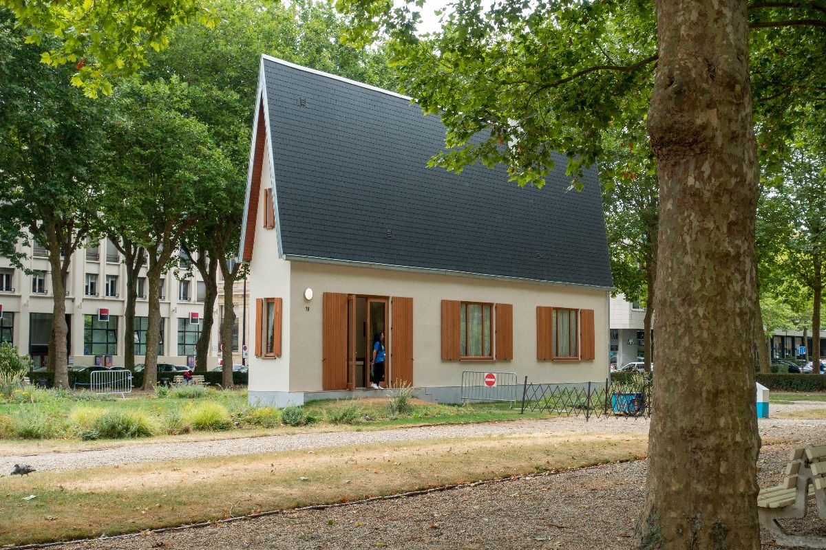 130 centimetri d'arte: in Francia c'è la casa più stretta al mondo
