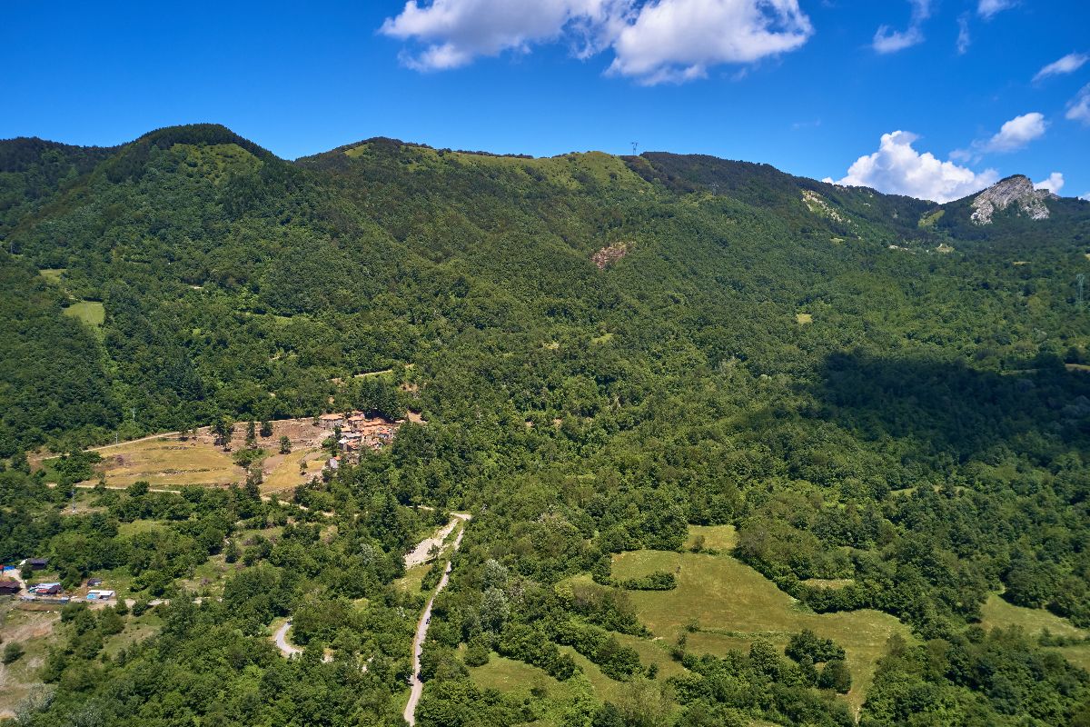 È il rifugio estivo di chi non ama il caldo: questo borgo del Trentino ti regalerà una vacanza fresca e gustosa
