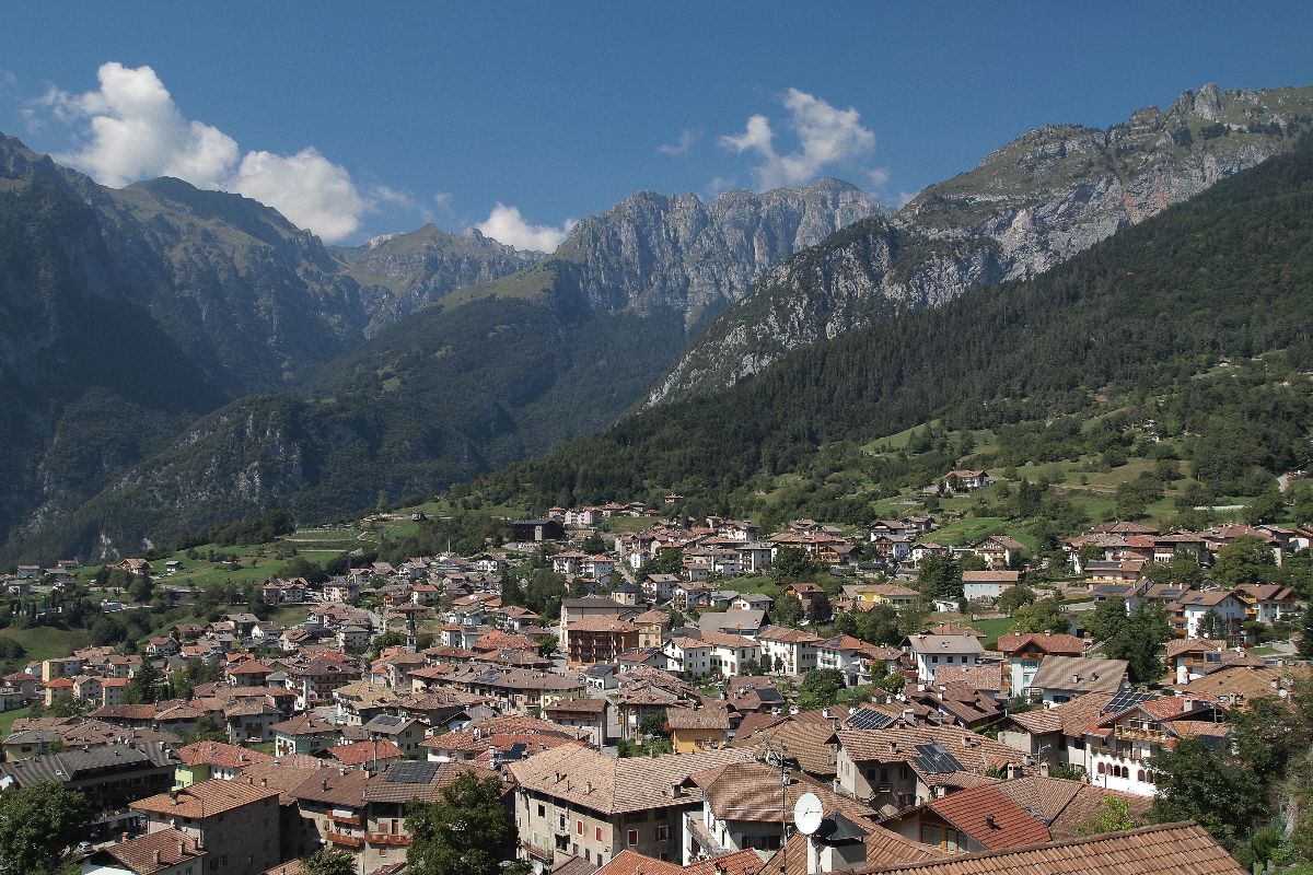 È il rifugio estivo di chi non ama il caldo: questo borgo del Trentino ti regalerà una vacanza fresca e gustosa