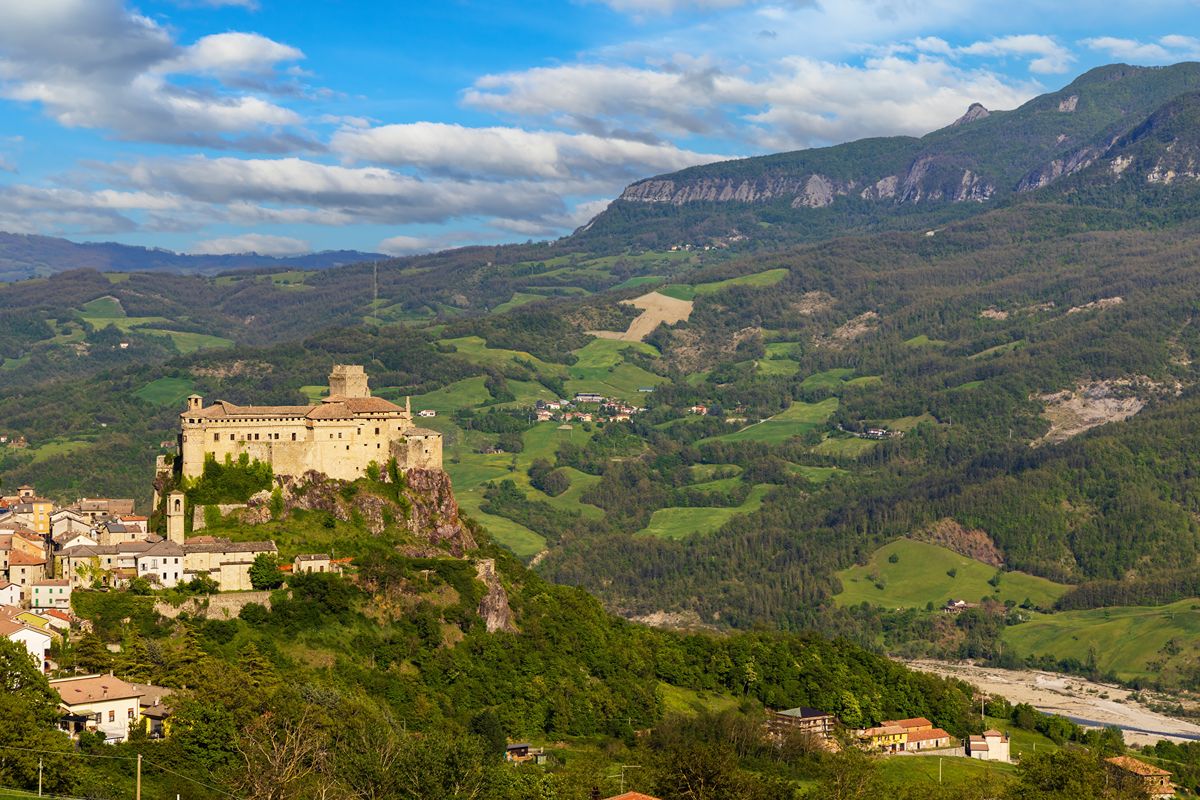 1000 anni e non sentirli: il castello vicino Parma che per secoli ha accolto pellegrini e commercianti