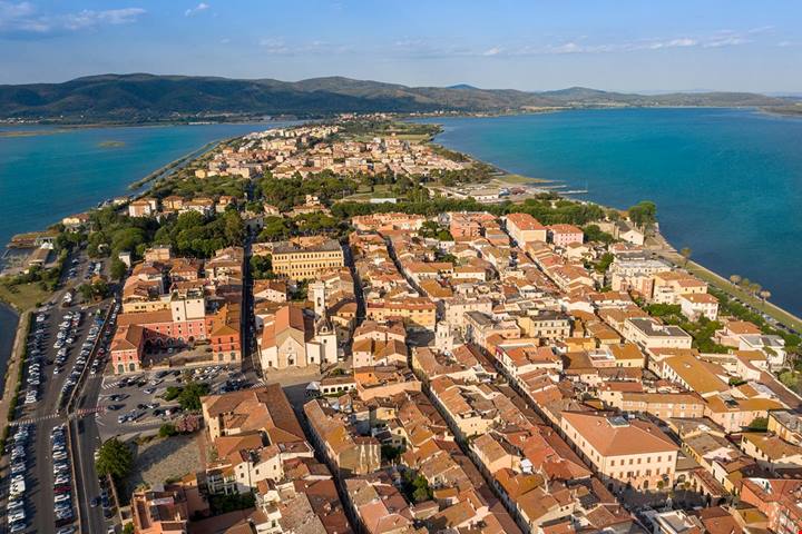 Al centro della Laguna c'è la città che tutti vogliono visitare: in estate diventa una meta di viaggio da non perdere