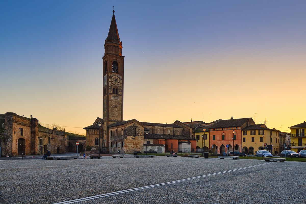 La chiesa più colorata d'Italia si trova qui: vengono da tutte le parti per ammirare questo spettacolo