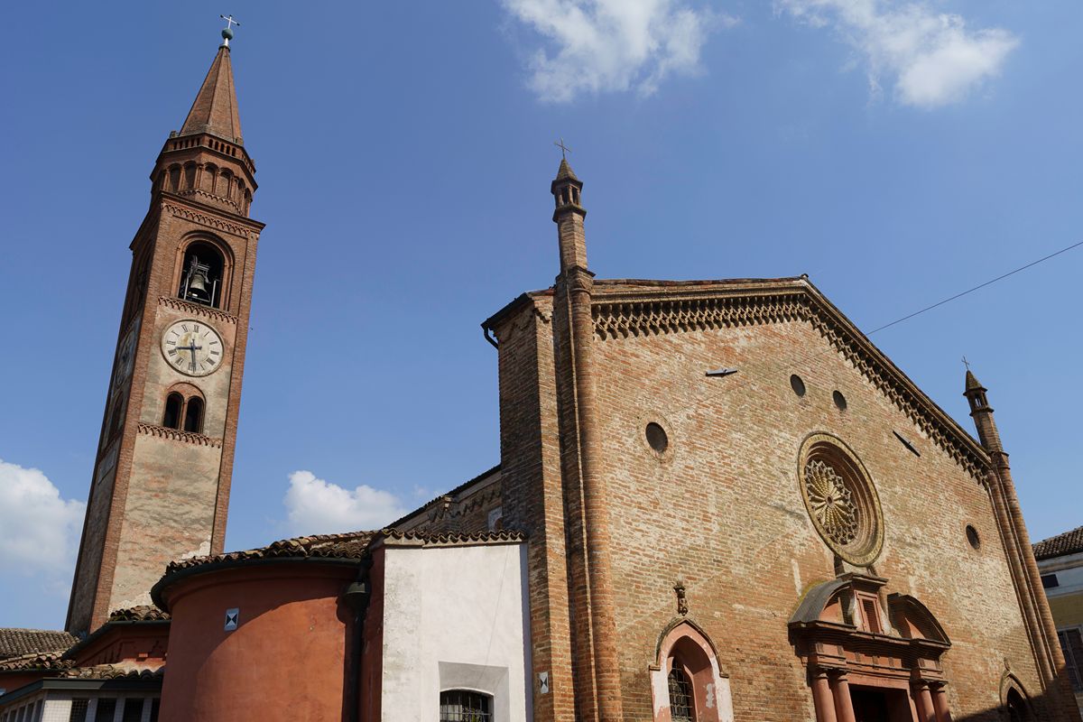 La chiesa più colorata d'Italia si trova qui: vengono da tutte le parti per ammirare questo spettacolo
